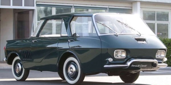 В каква посока се кара този автомобил? Кой знае. Това е Renault Project 900 и, както можете да видите, е обърнат наобратно. Създаден като концептуално такси, с четири врати и места за шест човека, двигателят е там, където трябваше да бъде от гледна точка на това как изглежда колата, т.е. под предния капак.

Но капакът на двигателя всъщност беше отзад, както вероятно можете да разберете от разположението на задните светлини, което прави Project 900 със задно разположен двигател. Отзад, или по-скоро отпред, съществува отделение, подобно на мехур, простиращо се пред предната ос, където седят водачът и един пътник. Ако имате багаж, трябва да го оставите вкъщи или да го държите в скута си, но какво от това? 

Само си представете смаяните погледи на другите участници в движението, докато пътувате по пътищата из Франция с кола, обърната в грешната посока.