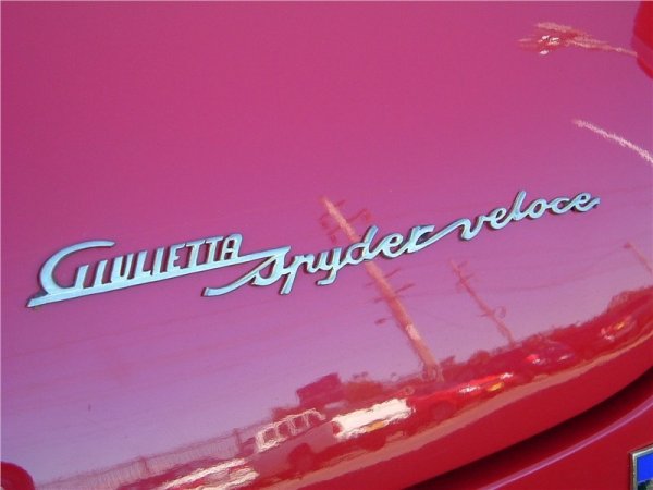 Дизайнът е дело на Pininfarina