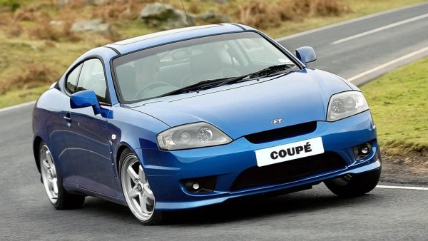 Истинско триврато спортно купе с двулитров мотор за 2000 лева? Hyundai Coupe не предизвика ефекта, който създателите му се надяваха, но си остава надеждна и приятна за каране машина. Този екземпляр от 2004, с пробег 138,000 км, се продаде само за 900 лири (2080 лева). 
