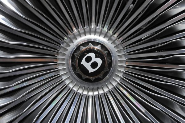 Женева 2012 / Bentley EXP 9 F SUV