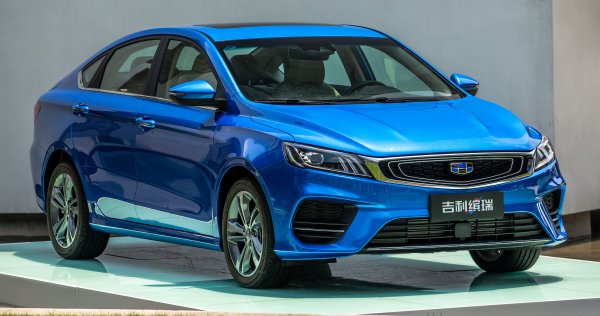 Ако кажете на обикновен китаец "Geely", той ще се усмихне и ще похвали правителството, тъй като тази дума е подобна на фраза от китайския език, която означава "сладък живот". Писането на марката с латински букви е придружено от обяснения под формата на лозунги и девизи, като "Sweet life, Geely drive". Според китайските маркетолози, сладкият живот без шофирането на автомобил Geely е невъзможно.