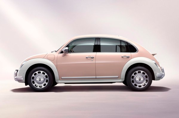 Режимът &bdquo;вятър и вълни&ldquo; при лошо време включва фаровете за мъгла и чистачките, променя настройката на климатика и повдига прозорците, а адаптивният круиз-контрол държи автомобила на по-голямо разстояние от други автомобили. Стандартната селфи-камера сама качва снимки и видеоклипове в социалните мрежи. Автоматичната система за паркиране осигурява гласово управление. 