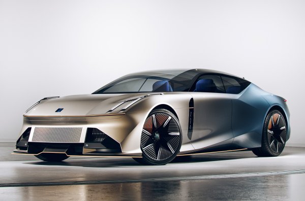 Марката от концерна Geely, който произвежда хибриди, погледна към &bdquo;следващия ден&ldquo;. Шоу-кар с това име трябва да демонстрира нова корпоративна идентичност, като външният вид на моделите на марката ще стане по-агресивен и футуристичен. Концепцията има интересни брони, а предните въздухозаборници и задния дифузьор се пресичат. Всички врати се отварят нагоре, а задните също се отварят срещу посоката на движение. 