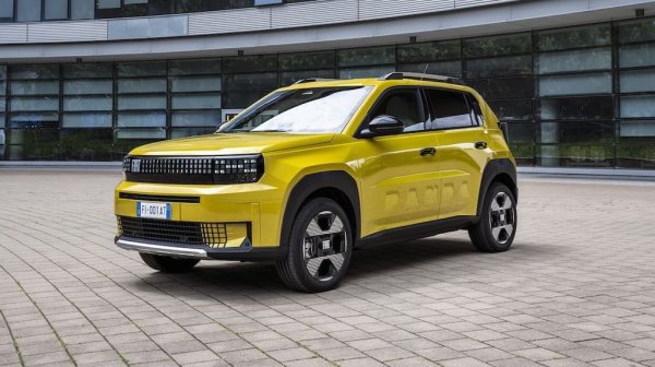 На годишна база: 36% ръст

Двуцифреният ръст при италианската марка на Stellantis се дължи най-вече на много слабия старт миналата година, с която е сравнението. Иначе новият Grande Panda се радва на най-голямо търсене, но отстъпва значително на близнаците си от други марки на групата като Opel и Citroen. 

Най-популярни модели:
Fiat Grande Panda - 43
Fiat Ducato - 21
Fiat 600 - 20
Fiat Doblo - 12
