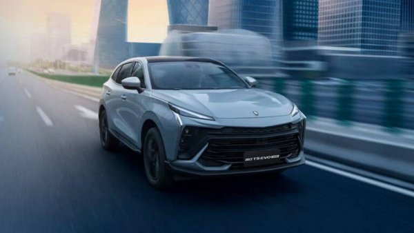 На годишна база: 50% ръст

Дъщерната марка на държавния гигант Dongfeng е вече с няколко години опит на българския пазар - и не е спряла да расте. Заслугата е преди всичко на T5 Еvo - кросоувър, който у нас вече е популярен като "китайското Ламбо" заради известни прилики в дизайна с Urus. 

Най-популярни модели:
Forthing T5 Evo - 107
Forthing 4 U-Tour - 16
