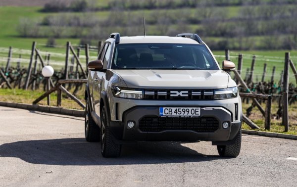 На годишна база: -51% спад

Румънската марка на Renault винаги стартира сравнително бавно в началото на годината, но сегашният огромен спад се дължи на друго: на едновременната поява на фейслифт при Sandero, Logan и Jogger, и на дълго чаканите хибридни версии на газ с 4х4 при Duster и Bigster. Лансирането на новостите в България започна в края на февруари и ще приключи чак през април със Sandero. 

Най-популярни модели:
Dacia Duster - 127
Dacia Jogger - 107
Dacia Bigster - 88
Dacia Sandero - 87
Dacia Logan - 38
