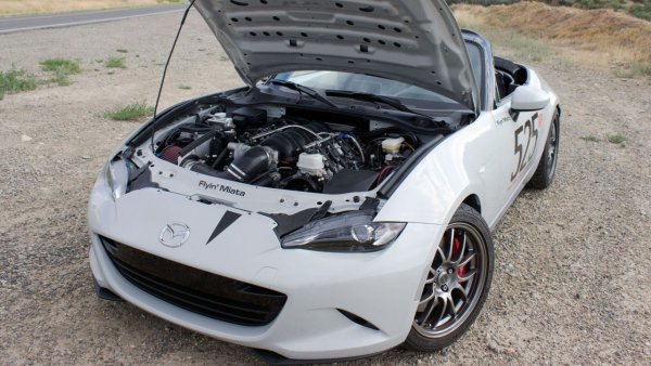 MX-5 с V8 двигател от Corvette. Колата е дело на Flyin&rsquo; Miata