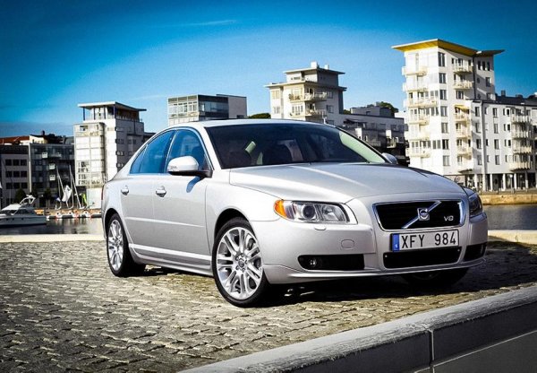 Шведските автомобили няма как да бъдат определени като "трудно продаваеми", но и сред тях се срещат такива. Това важи основно за 8-цилиндровите модификации на седана S80 от второ поколение, както и на първата генерация на кросоувъра XC90.

