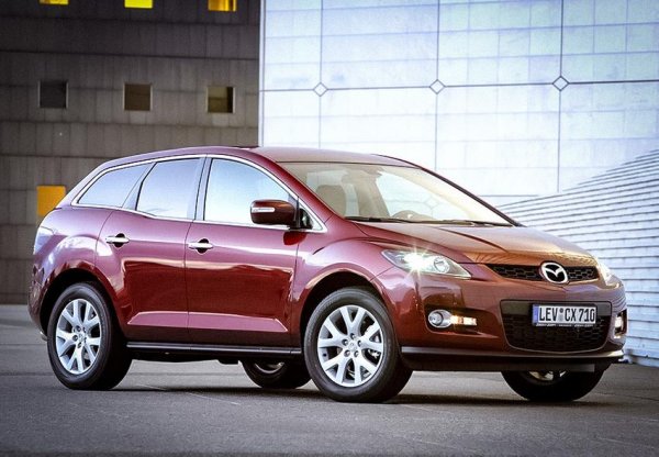 Трудности при търсенето на нов собственик може да срещне и кросоувърът с 2,3-литров турбомотор, докато тази с 2,5-лтровия атмосферен двигател няма такъв проблем. Причината е в лошата слава на по-малкия атрегат, който се прочу с повредите на турбото, разтягането на ангренажния ремък и разхода на масло.
