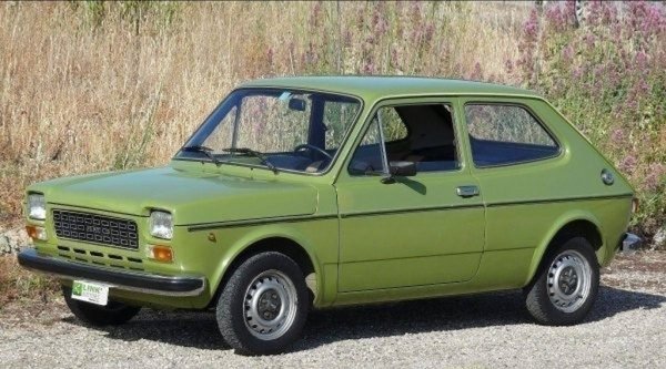 Eдна стара кола не трябва непременно да е рядка и скъпа, за да предизвиква симпатии и да доставя удоволствие. Fiat 127 e наследникът на Fiat 850 в началото на 70-те, и също колата, която определя насоките за развитие в този сегмент за десетилетия напред - всички най-популярни хечбек модели в Европа в следващите години всъщност копират формулата на 127. Това е и последната кола, доминирала трайно в продажбите на европейския пазар, преди VW Golf да се настани на върха за близо 40 години. 
