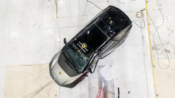 Първият 100% електрически автомобил на Subaru се представи добре при краш-тестове с 88% за защита за възрастни, 87% за малки деца, 79% за пешеходци и 91% като се имат предвид асистентите на водача и системите за безопасност. 