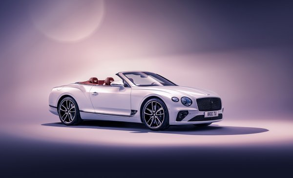 Това е един от малкото кабриолети, с които можеш както да отидеш до близкия яхт-клуб, така и да се оправиш на малко пътешествие. Той не е предназначен за бързо каране, но предлага високо ниво на комфорт. Характеристиките на открития &bdquo;гран-турър&ldquo; са забележителни &ndash; 6,0-литровият W12 развива 635 к.с. и 900Нм, като ускорява от 0 до 100 км/ч за 3,8 секунди. Стартовата цена е 208 900 евро.