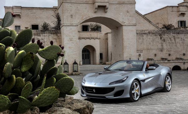 Един от най-евтините (ако може изобщо да се използва това определение за Ferrari) модели на италианската марка струва поне 249 000 евро. Той се появи през 2017 г., когато замени друг кабриолет на бранда от Маранело - California T. Под капака му има V8 мотор с две турбини, развиващ 600 к.с. и 800 Н. Това позволява ускорение от 0 до 100 км/ч за 3,5 секунди и максимална скорост от 320 км/ч.