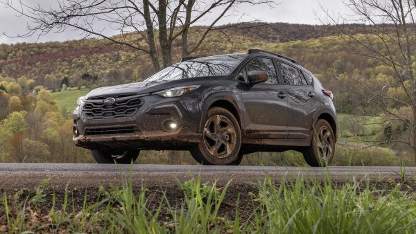 Експертите намират новото Subaru Crosstrek за много подходящо както за градска употреба, така и за шофиране извън пътя. Задвижването на всички колела и високият просвет осигуряват добра проходимост и лесно влизане в кабината, колата има доста мощен и в същото време икономичен 2,5-литров боксер двигател със 182 конски сили (2,0-литровият двигател със 152 конски сили не се препоръчва в Consumer Reports). Като плюс се посочва, че базовото оборудване включва системния комплекс за активна безопасност EyeSight на марката.
