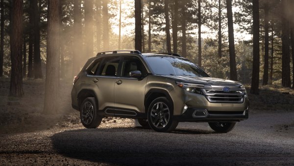 Експертите отбелязват, че автомобилът е по-просторен, отколкото изглежда, с лесен достъп до купето, отлична видимост, меко возене, изключителна икономия на гориво и задвижване на четирите колела като част от стандартното оборудване. В допълнение, интериорът на новия модел е станал по-тих, а обемът на багажника се е увеличил.