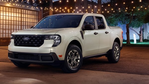 &bdquo;Maverick е забавен, икономичен малък камион, който е еднакво у дома по време на пътувания до магазина, на работа или на бягство през уикенда с приятели. За своя размер кабината има прилично място за пътници и е доста удобна&ldquo;, смятат журналистите, като отбелязват, че хибридната модификация с предно задвижване е много икономична. В същото време компактните размери на пикапа го правят лесен за паркиране при ежедневна употреба.