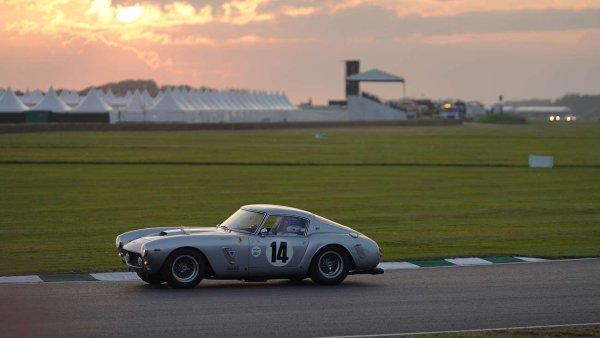 Мнозина смятат, че това е най-добре изглеждащото Ferrari от клас GT за всички времена. Версията GT Short Wheelbase (къса база) определено е много по-красива от GTO и затова седи седем места по-високо в списъка от своя братовчед с подобен двигател.

Това го прави и най-добре изглеждащият състезателен автомобил на Ferrari с предно разположен двигател на всички времена. Подобно на 166MM, той има прост чифт кръгли фарове, разположени пред неговия V12 двигател и от двете страни на деликатно оформен въздухозаборник. 

Необходими са няколко погледа, преди да разберете, че арките се спускат леко надолу към тези светлини, придавайки фино оформен нос. Задната част се стеснява в някои прекрасни четворни ауспуси и цялостният външен вид има пропорции, които съперничат на 250 TR за съвършенство.