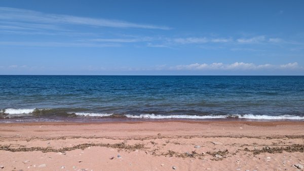 На южния бряг на Ъсък Кул - "морето" на Средна Азия, чиито плажове привличат туристи и от съседните страни