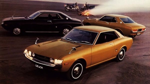 В началото на 70-те години Toyota пусна първото поколение на Celica &ndash; A20. То се предлагаше на вътрешния пазар, като всъщност представляваше версия &bdquo;купе&ldquo; на Toyota Carina. Гамата включва бензинови двигатели с обем между 1,6 и 2,0 литра, с ръчни и автоматични кутии. Преди края на десетилетието вече са продадени повече от милион бройки от модела, а следващите поколения остават на пазара повече от три десетилетия.