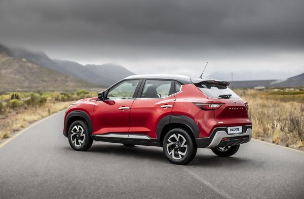 Дори в най-ниското ниво на оборудване компактния SUV се предлага със задни сензори за паркиране, тонирани стъкба, обикновен климатик, предни и задни електрически прозорци. Сред опциите за топ-версиите можете да намерите всичко, от което се нуждае водачът в модерен автомобил - от индукционно зареждане за смартфон, комуникация с автомобила чрез смарт-часовник или приложение на телефона, както и аудиосистема JBL , вътрешно контурно осветление и изцяло-LED оптика.
