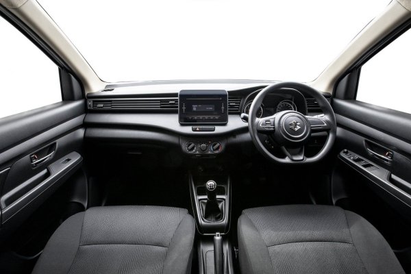 Цените на Suzuki Ertiga в Индонезия започват от 12 600 долара, като японската компания предлага и допълнителни опции. Спортни боди-кит, например, покачва сумата до 16 300 долара, а за по-смело изглеждаща модификация Ertiga Sport FF с кожен салон трябва да се платят близо 17 000 долара.
