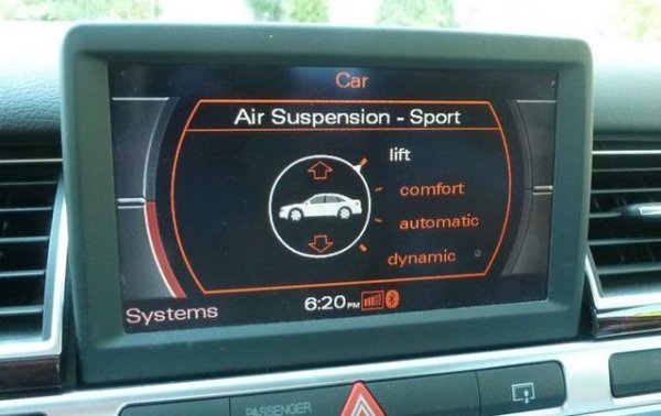 Третата причина се отнася до комфорта. Конкуренцията между производителите постоянно расте. Логично те се стремят да предлагат все повече комфорт на возене и в същото време, особено в премиум сегмента, все по-добра динамика и спортно пътно поведение. За да изпълни тези взаимоизключващи се задачи, окачването става все по-сложно - и съответно податливо на повреди. 
