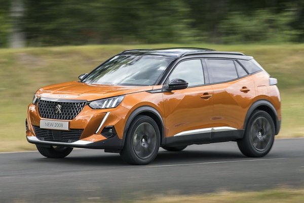 Френската марка отчита 290 000 продадени автомобила за полугодието, което е с 39% по-малко от 2019. Пазарният дял намалява с десета от процента. 
