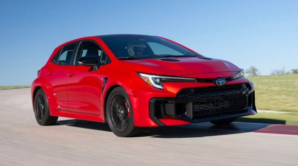 По-голямата и по-свирепа сестра на GR Yaris, Toyota GR Corolla има същия 1,6-литров турбо трицилиндров двигател, но с мощност до 300 к.с., като той е поставен в по-голяма каросерия. Задвижване на всички колела, създадено за ралита, е забележително, но и недостъпно за европейците, тъй като тази кола е ексклузивна за Северна Америка и Япония.