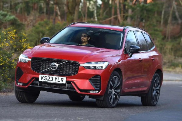 Рейтинг на надеждност: 93.0%

Най-чести дефекти: Навигация и мултимедия (13%), ел. инсталация извън двигателя (7%), климатична система (3%), каросерия (3%), интериорни елементи (3%), електромотор (2%), електроника по двигателя (2%), изпускателна система (2%) и окачване (2%).

Средни разходи за ремонт: В 100% от случаите &ndash; безплатно

Време за престой в сервиза: 38% от автомобилите са били готови за ден или по-малко, а при 36% ремонтът е отнел повече от седмица.
