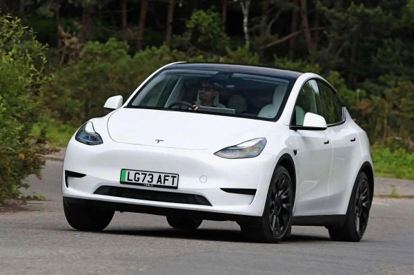 Рейтинг на надеждност: 97.1%

Най-чести дефекти: Батерия (2%), спирачки (2%), електроника по двигателя (2%), интериорни елементи (2%) и окачване (2%).

Разходи за ремонт: Всички повреди (100%) са били отстранени безплатно.

Време за престой в сервиза: При 42% от случаите колата е била готова до ден, а при останалите 58% ремонтът е отнел между един ден и една седмица.
