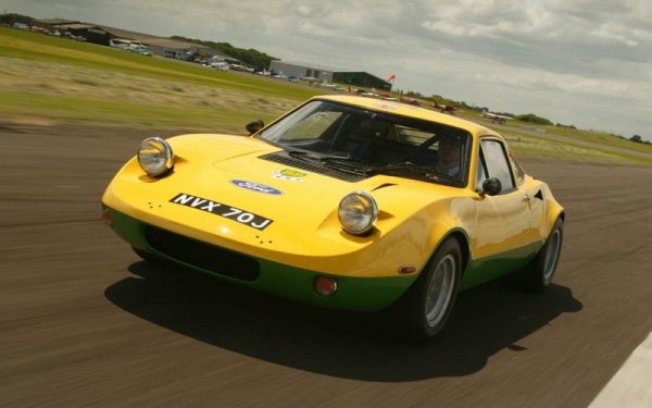 GT70 е съвсем различен автомобил от легендата GT40. Двигателят е 1,6-литров от Escort RS или V6 от Capri RS2600, но конструкторите предпочитат по-малкия мотор заради по-ниския му център на тежестта. Рали звездата Роджър Кларк участва в разработката на модела, дори стартира в едно състезание с него. Сглобени са едва 6 бройки, които се оказват крайно ненадеждни и Ford закрива проекта.