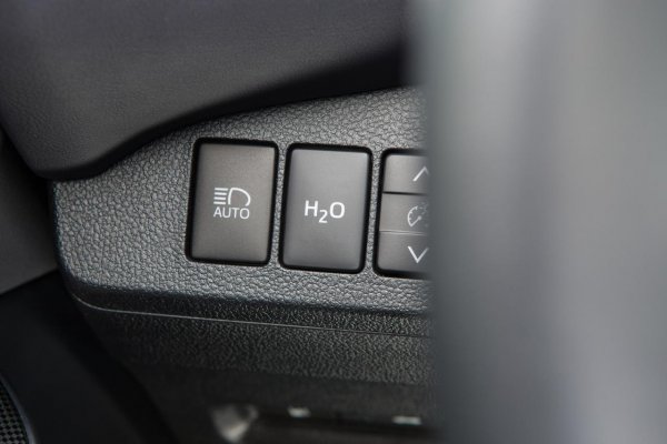 Серийната Toyota Mirai