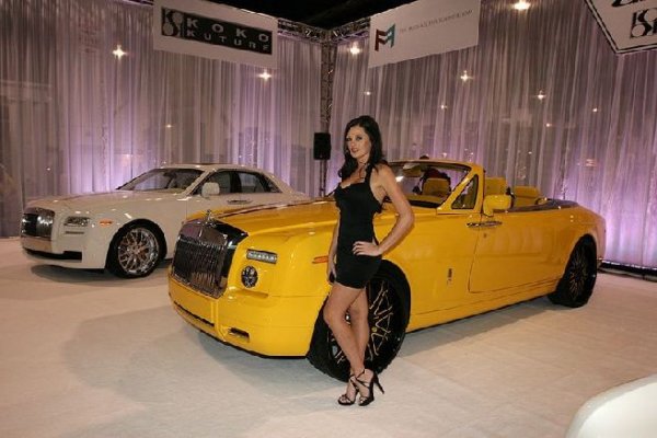 Момичетата на SEMA 2010 