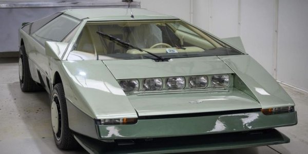 Това трябваше да бъде истински сериен автомобил, като представляваше опит на Aston Martin да създаде най-бързото превозно средство в света. Колата се задвижва от 5,3-литров V8 с турбокомпресор, който произвежда 700 к.с.