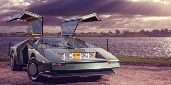 Британският производител твърди, че създаденият през 1979 година Bulldog може да развие 381 км/ч, но всъщност най-високата скорост, постигана от този автомобил, е 309 км/ч. В крайна сметка високите производствени разходи слагат край на проекта.