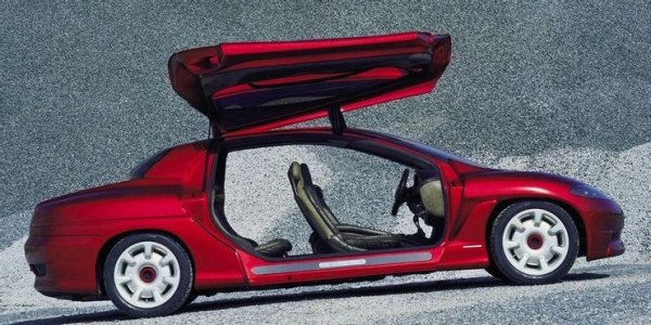 Резултатът обаче е кошмарен - това е един от най-грозните автомобили на Porsche. И затова компанията взима и възможно най-правилното решение, като дори и не си помисля да започне серийно производство на Karisma.