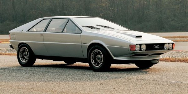 Лесно можем да поставим този концептуален автомобил в същата категория като прословутото А2, което е доста грозно. Името на колата означава „Ace of Spades“ и се основава на легендарното Audi 80, но не запазва нищо от красотата на оригиналния модел. Тази кола излезе през 1973 година и трябваше да бъде една от най-модерните в технологично отношение автомобили, които Audi някога е правил.