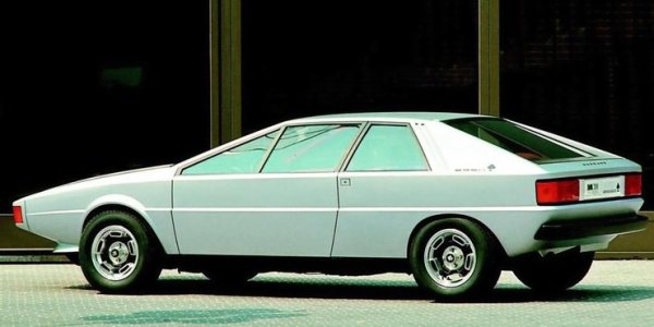 Интериорният дизайн също е уникален, тъй като таблото е направено от странни кръгли устройства, които обичайно са с правоъгълна форма. Твърди се, че този автомобил е вдъхновил инженерите на VW, когато са проектирали Scirocco.