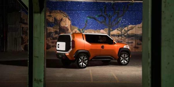 Toyota не разкрива техническите спецификации на концепцията, а основният фокус е насочен върху интериора. Салонът има зони с различни цветове, обозначаващи различни отделения за съхранение на вещи. Друга характеристика е подвижната аудио система, която се превръща в пълноценен бумбокс. Като цяло, ако FT-4X все пак се появи в продажба, дано поне част от необичайния му дизайн бъде запазен.
