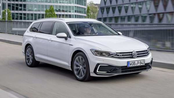 Изключително благоприятните лизингови схеми раздвижиха много продажбите на плъг-ин хибридния Passat. През юни са пласирани 1501 броя. 
