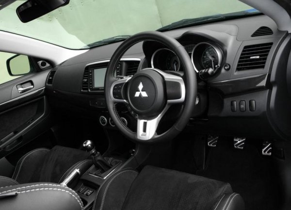 Mitsubishi Lancer Evolution X FQ-400