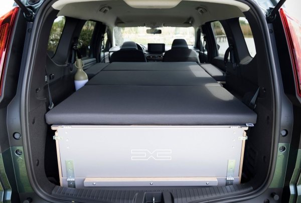 Размери: 455/178/167 см

Багажник: 160-708/1087-1819 литра

Двигатели: бензин 1.0 110 к.с., `HEV 1.6 140 к.с., LPG 1.0 101 к.с.

Цена: от 18 400 евро
