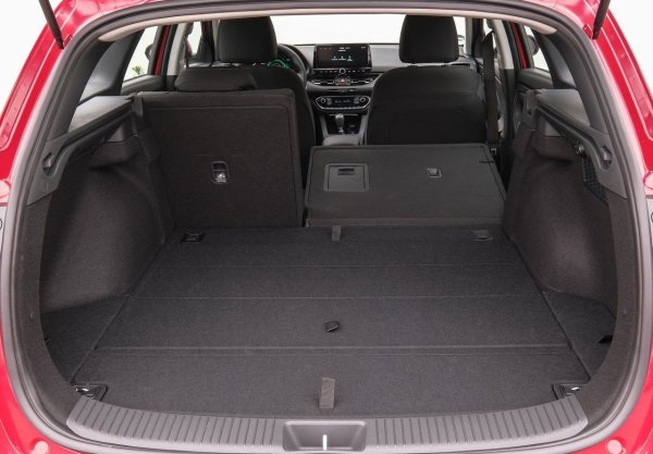 Размери: 459/180/147 см

Багажник: 602/1650 литра

Двигатели: бензинови 1.0 100 к.с. и 1.5 140 к.с.

Цена: oт 24 150 евро
