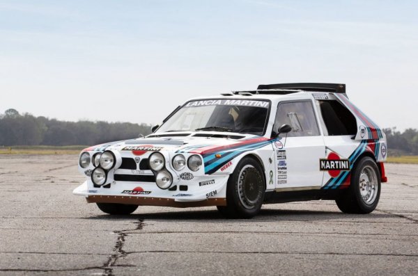 Въпреки името си, S4 няма нищо общо с масовия модел Delta. Това е състезателна машина със средно разположен мотор, специално разработена за митичната Група Б. И всъщност е основната причина Група Б да изчезне от света на състезанията. При зачестилите злополуки започва да се говори, че колите в шампионата са вече твърде мощни. Последната капка идва с трагичната катастрофа на Delta S4 в рали Корсика, при която загиват всеобщият любимец Хенри Тойвонен и навигаторът му Серджо Кресто. Решено е: Група Б се забранява и занапред елитният шампионат ще е Група А. А за да бъдат хомологизирани участниците в нея, компаниите ще трябва да продадат не по 100-200 "цивилни" версии, както е дотогава, а минимум 5000. 
