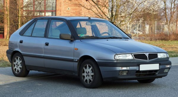 Втората генерация на Delta - Tipo 836 - e представена през 1993 и остава в производство до 1999. Тя ползва платформата и двигателите на Fiat Tipo, опаковани в дизайн от Ерколе Спада от I.DE.A Institute. 
Макар да предлага по-наточени HF версии с мощност до 193 коня, тя скъсва напълно с 4х4 задвижването и никога не постига култовия статут на предшественика си. 
