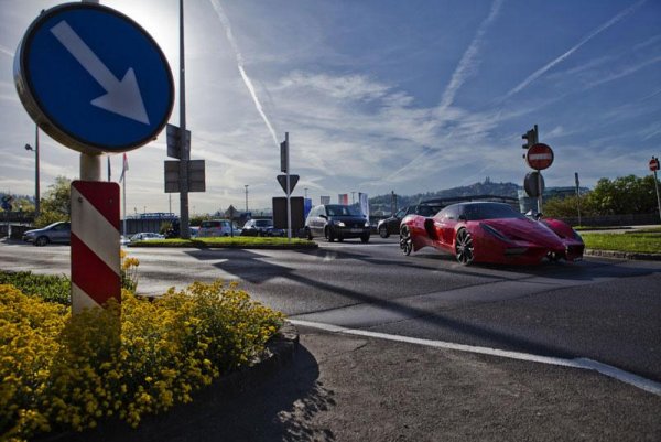 Fahrradi Farfall FFX - реплика на Ferrari FXX, която се задвижва с въртене на педали 