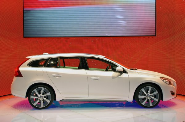  Volvo V60 Plug-In Hybrid