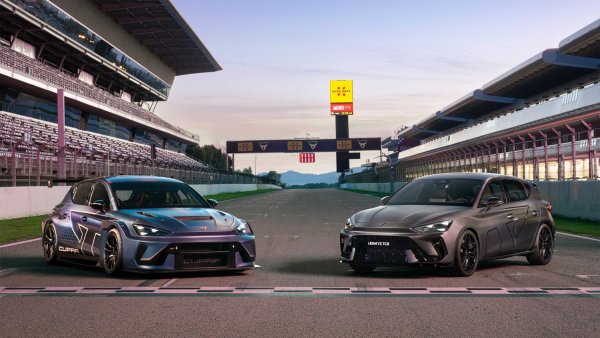 Германският подход към горещите хечбекове е запазването на изцяло бензинови двигатели с предно предаване. През лятото дебютира специалният Volkswagen Golf GTI Edition 50, а през 2026 неговият близнак ще влезе на пазара под испанската марка Cupra. Специалната версия на Leon VZ TCR е създадена в чест на победите в европейски състезания за туристически автомобили, като тиражът ще бъде ограничен до 499 броя, така че компромисите са минимални.

Под капака се намира 2.0-литров четирицилиндров турбо двигател (325 к.с., 420 Нм), съчетан със 7-степенен &bdquo;робот&rsquo;&rsquo; и предни задвижващи колела. Времето за ускорение от 0 до 100 км/ч е 5.6 секунди. Рядък случай за сегмента е, че максималната скорост не е ограничена, тоест надвишава 270 км/ч. 