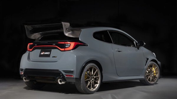 Техниката е подобрена постепенно - скоростната кутия на всички колела има режим на шофиране Morizo с разпределение на въртящия момент по осите в съотношение 50:50, окачването и сервоусилвателят са прекалибрирани.

Отвън специалната версия на Morizo RR има карбоново крило и капак, броня, жълти спирачни апарати, бронзови джанти и сив цвят на купето. Предполага се, че 1.6-литровият турбо двигател е стандартен, тоест мощността му ще достигне до 304 к.с. Официално този хот-хеч ще се продава в Европа и Япония, като за всеки пазар квотата ще бъде 100 бройки.