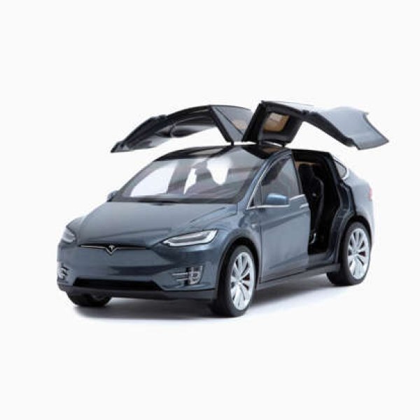 Тази Tesla Model X в мащаб 1:18 има врати тип &bdquo;крила на сокол&ldquo; с двойни панти, три реда от седем седалки и задвижване на задния спойлер. Подобно на останалите модели струва 175 долара.